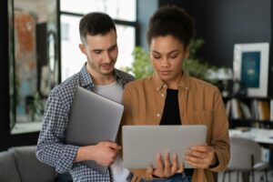 Nowy laptop za 1500 zł vs laptopy poleasingowe za 1500 zł