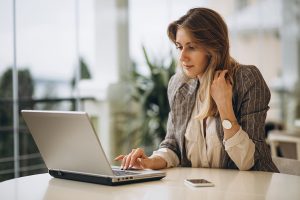 Jak dobrać laptopa poleasingowego do pracy w Excelu