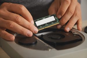 Jak dobrać pamięć RAM i rozbudować laptop poleasingowy