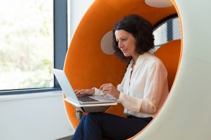 Laptop do AI, KSeF i pracy biurowej - ile RAM naprawdę ma sens w 2026 roku?